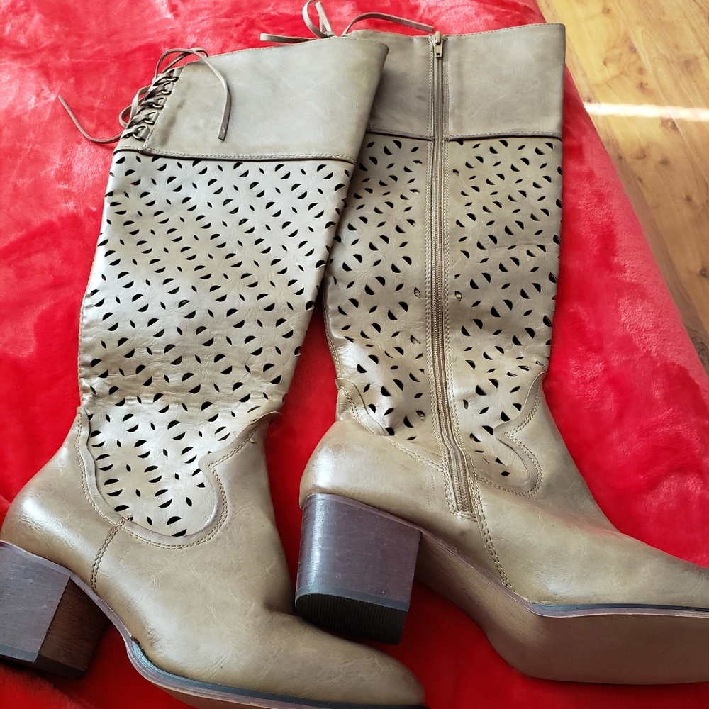 Womens sz 9 Corkys boots tan